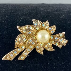 Vintage gold tone floral brooch with pearl and AB rhinestones